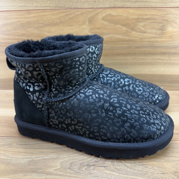 UGG Classic Mini Snow Leopard Womens 7 Black Suede Shearling Fur Lined Boots - Picture 1 of 11